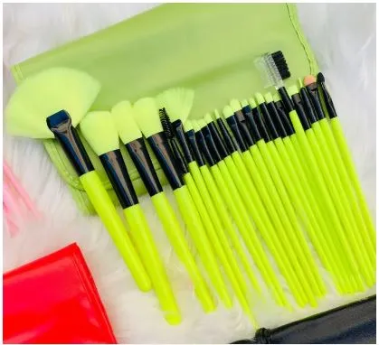 24 Pcs Makeup Brush Set Random Colors